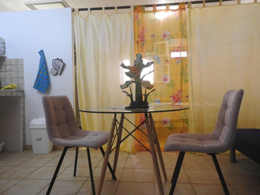 Studio Hibiscus-Ch Vue Sur Mer,Plage,Clim レザンセス・ダルレット エクステリア 写真