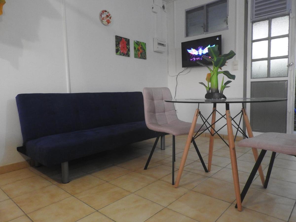 Studio Hibiscus-Ch Vue Sur Mer,Plage,Clim レザンセス・ダルレット エクステリア 写真